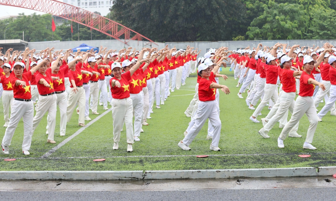 hon 2000 nguoi cao tuoi dong dien dan vu chu dong song khoe, ruc ro tuoi hoang kim hinh anh 4