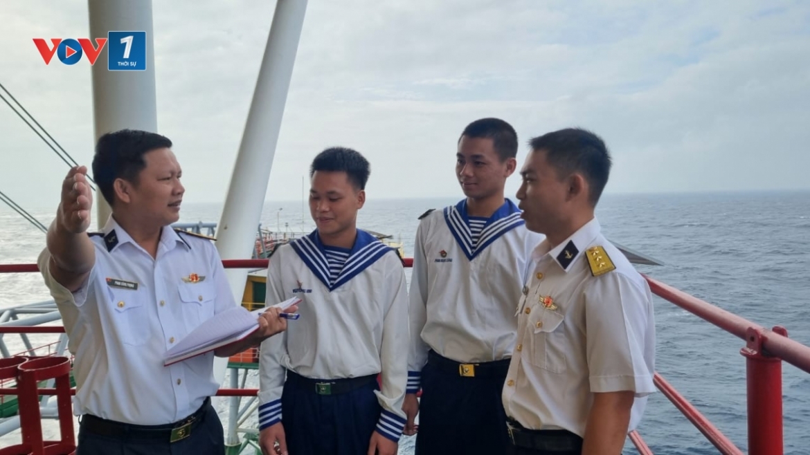 nguoi linh nha gian dk1 hoc tap bac giua bien troi to quoc hinh anh 2