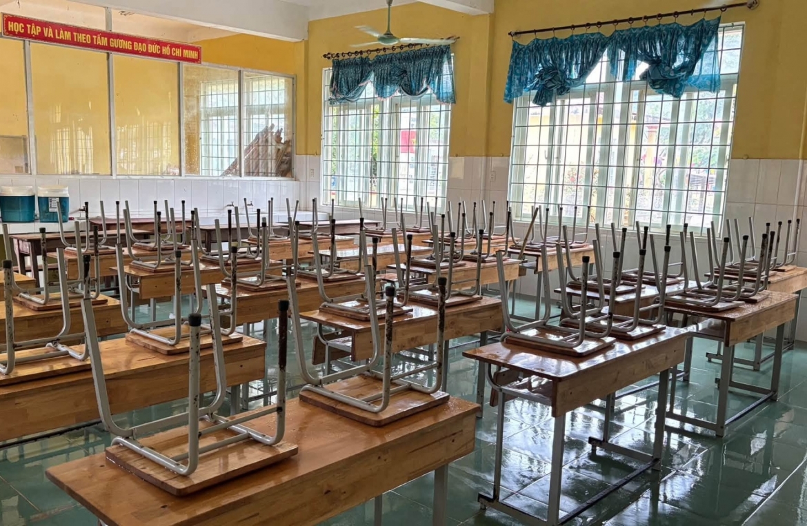 hoc sinh vung ngap lut quang tri tro lai truong sau mua lu hinh anh 3