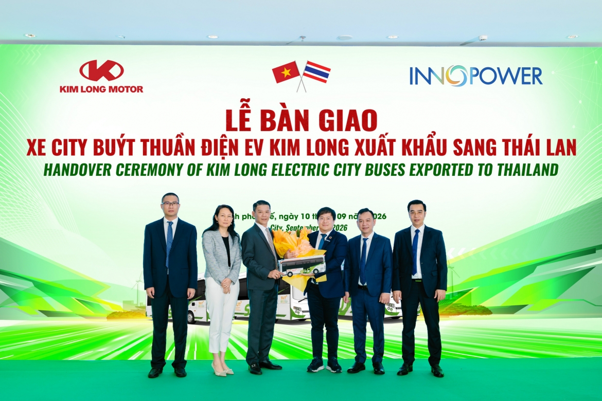 Kim Long Motor bàn giao lô xe city buýt thuần điện EV cho đối tác Thái Lan