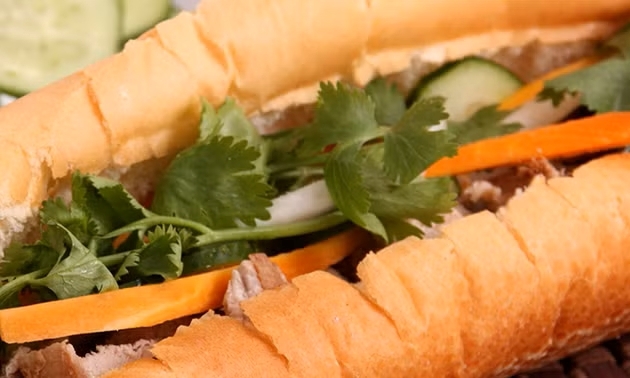 hang chuc nguoi nghi ngo doc thuc pham sau khi an banh mi hinh anh 1