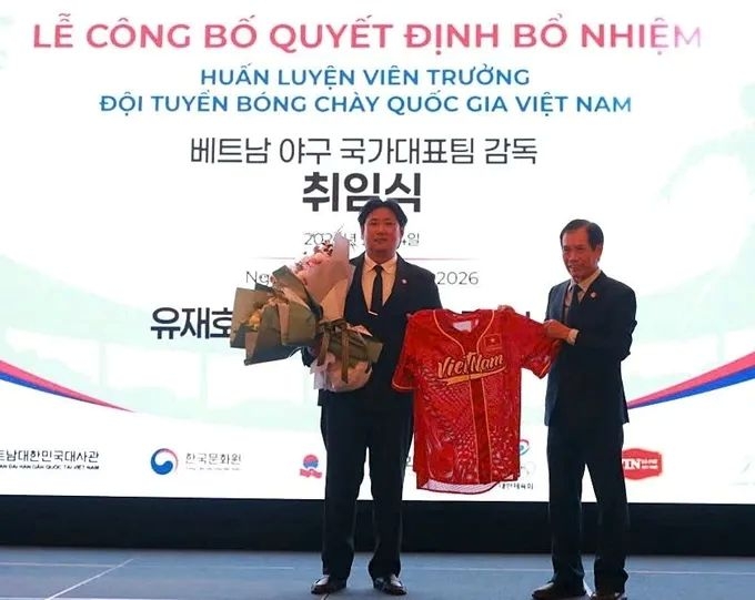 first foreign head coach takes charge of vietnam baseball team picture 1