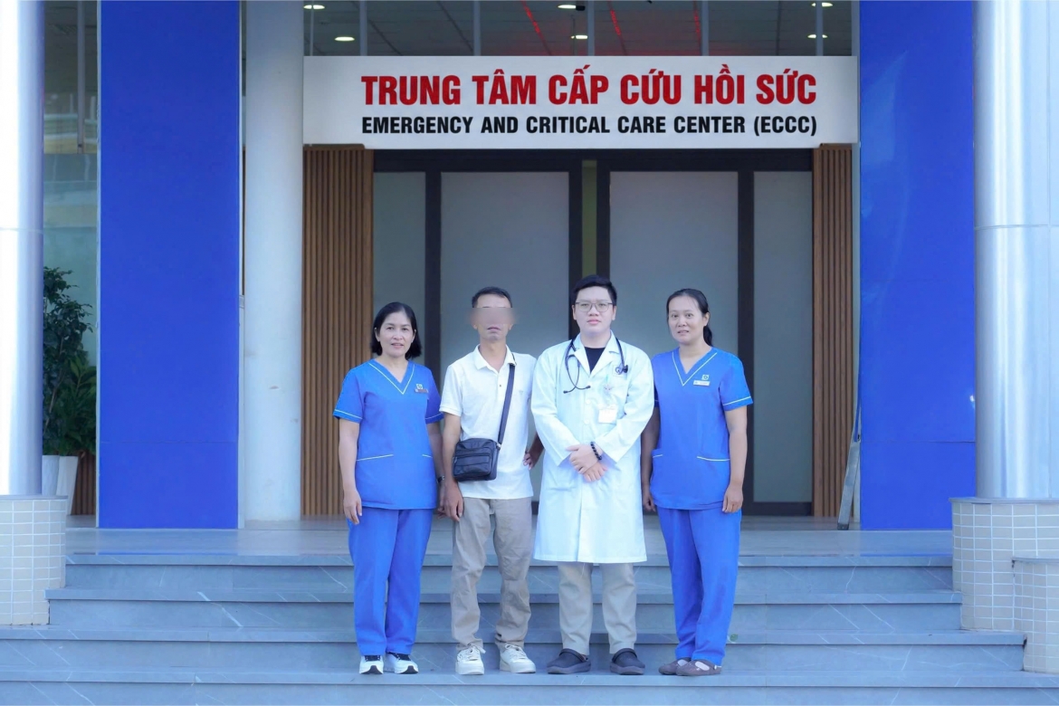 nguoi dan ong dot ngot ngung tim khi dang an toi hinh anh 2