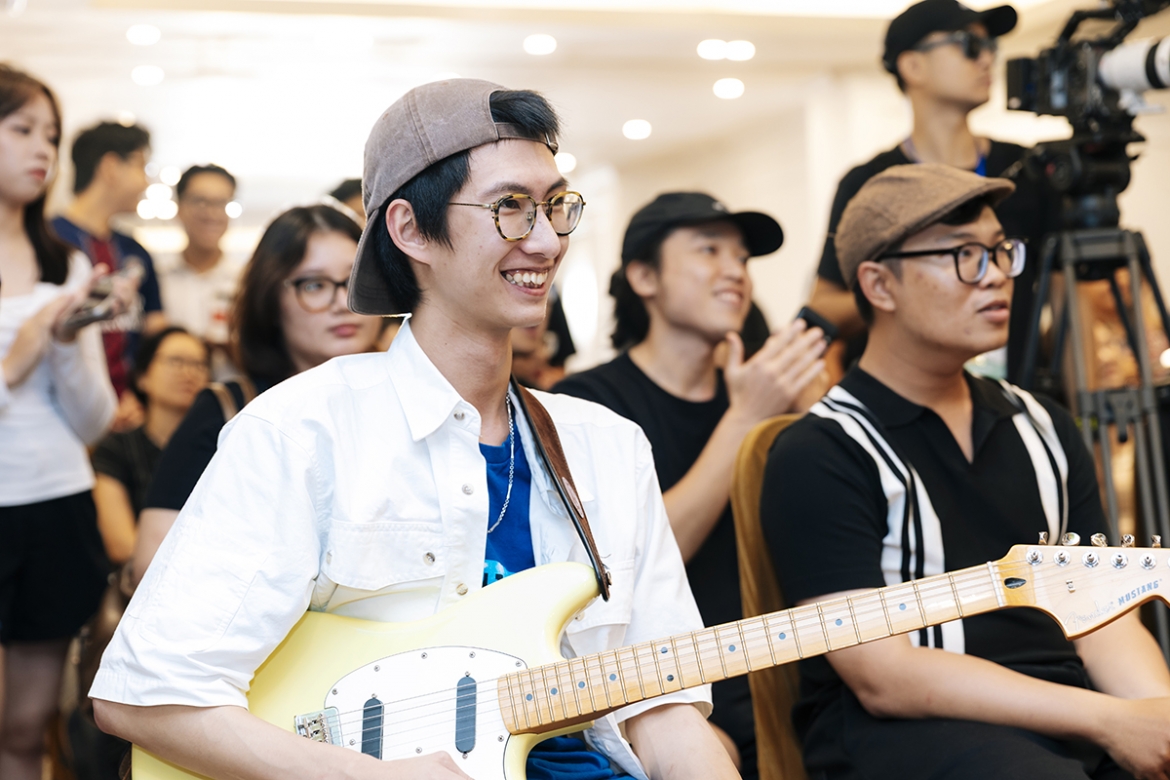 bi mat ngon ngu jazz nguyen le khi guitar cat tieng dan bau hinh anh 5