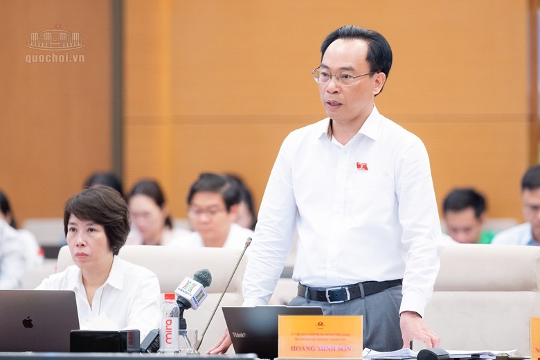 Bộ trưởng Hoàng Minh Sơn giải trình lý do thiếu sách giáo khoa