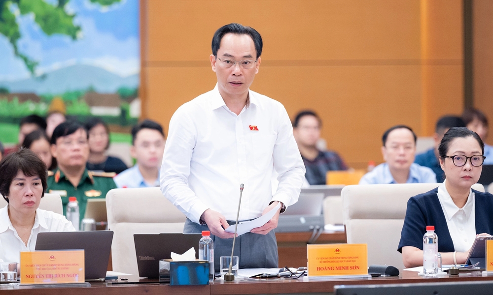 bo truong hoang minh son chuong trinh, sach giao khoa se duoc chinh sua dong bo hinh anh 1