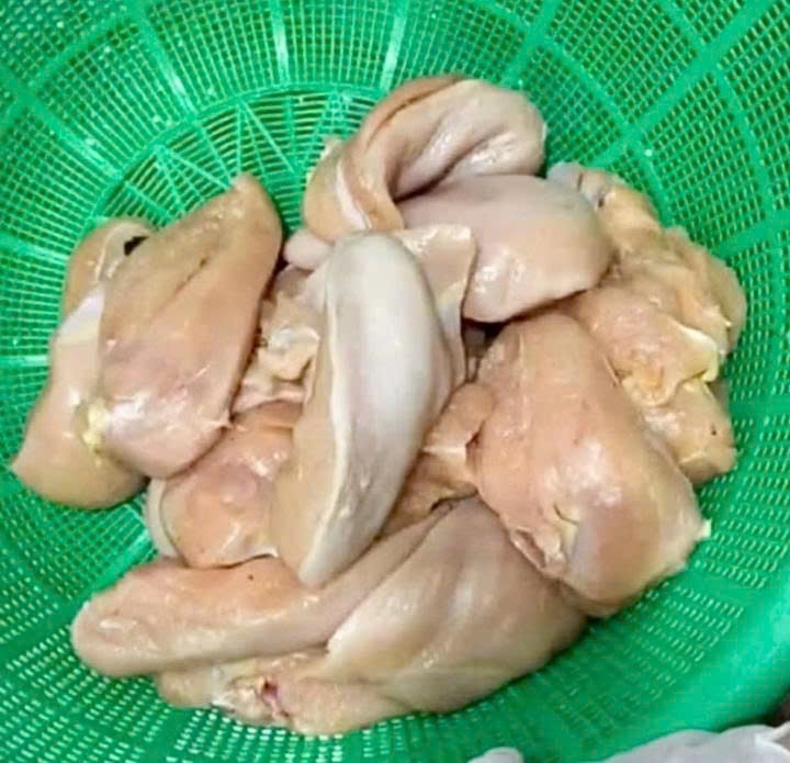 lai them 2 truong o ha noi gap su co bua an ban tru hinh anh 1