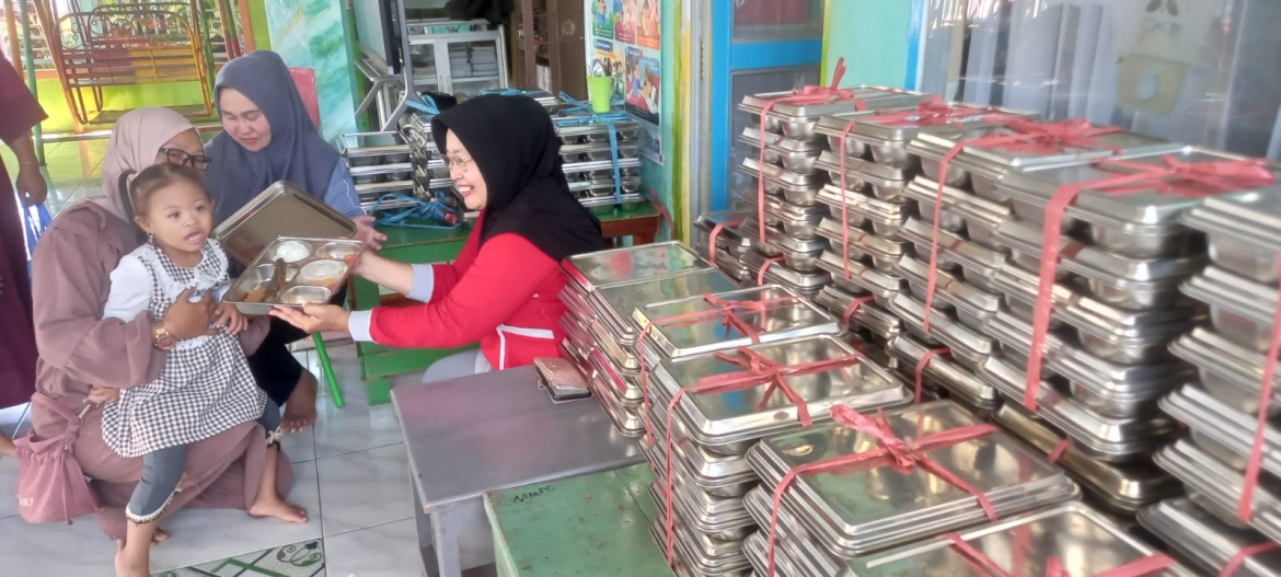 indonesia xac dinh nguyen nhan ngo doc hang loat trong bua an truong hoc hinh anh 1