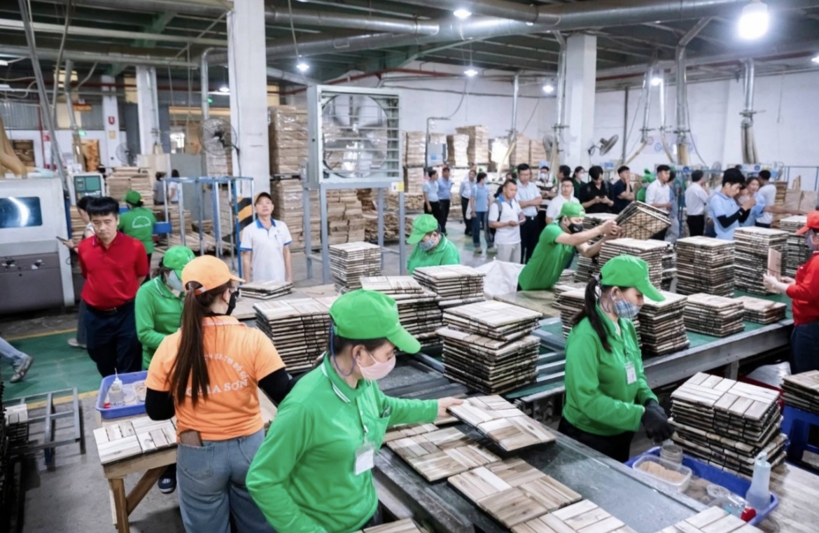 hcm city s industrial production expands, nine-month figure estimated up 11.1 picture 1