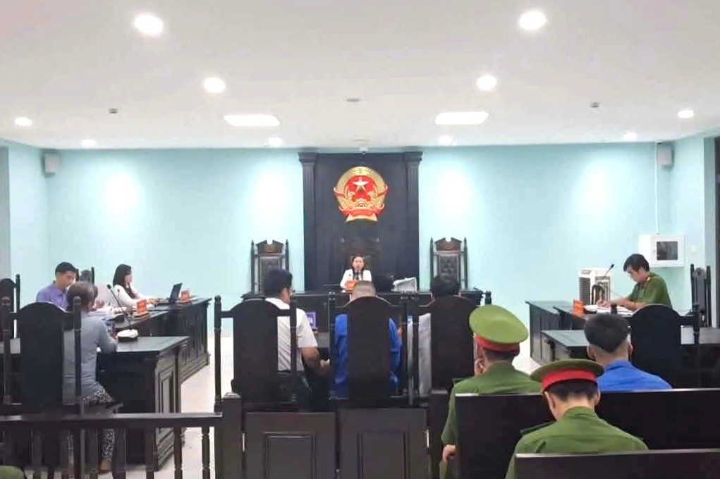 ca mau 8 bi can trong vu an giet nguoi duoc dua vao truong giao duong hinh anh 1