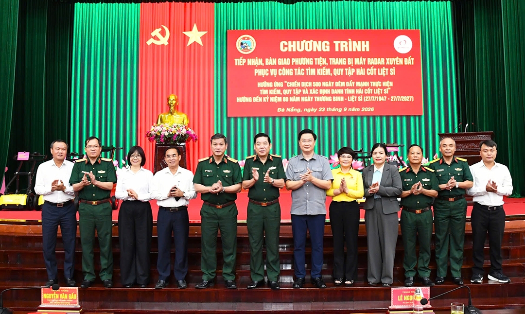quan khu 5 tiep nhan may radar xuyen dat phuc vu tim kiem, quy tap hai cot liet si hinh anh 4