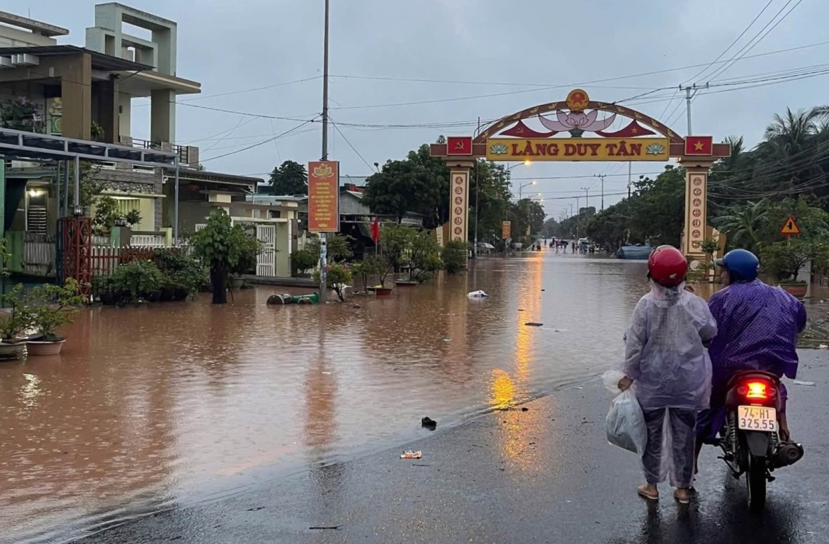 lu tu song se pon tran ve, 700 nguoi o bien gioi quang tri di doi den noi an toan hinh anh 3