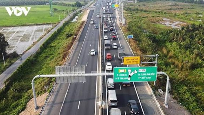 chinh phu yeu cau ra soat, danh gia ky quy dinh ve khoang cach an toan tren cao toc hinh anh 1