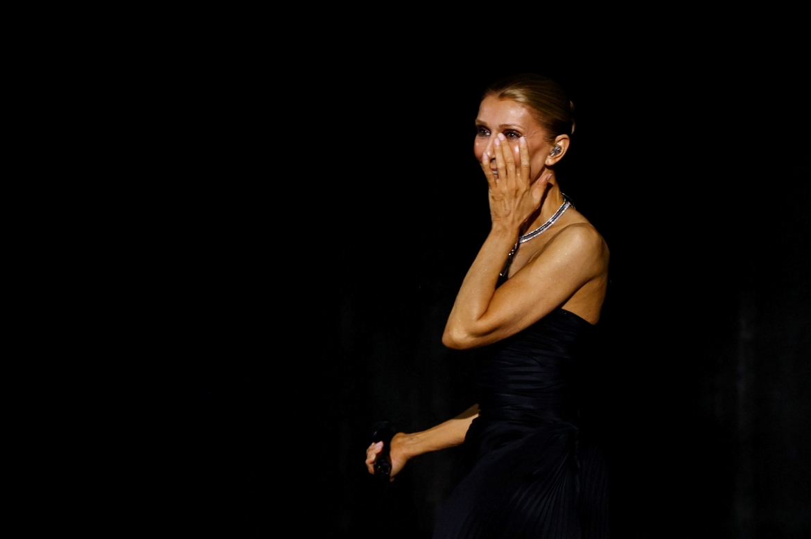celine dion tro lai vi sao mot tieng hat lai khien cong chung xuc dong den vay hinh anh 3