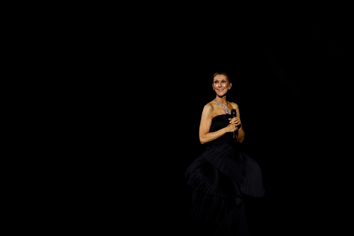celine dion tro lai vi sao mot tieng hat lai khien cong chung xuc dong den vay hinh anh 1
