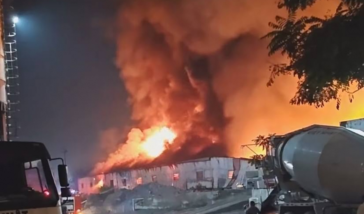 Dang chay rat lon tai nha xuong canh honda an khanh, ha noi hinh anh 6