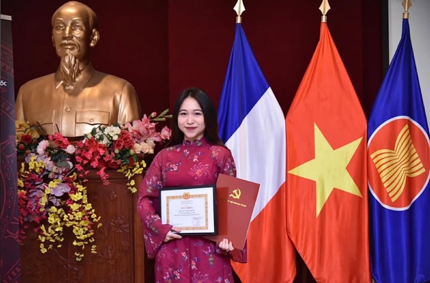 tuoi tre viet nam tai phap ky vong vao chuyen tham cua tong bi thu, chu tich nuoc hinh anh 1