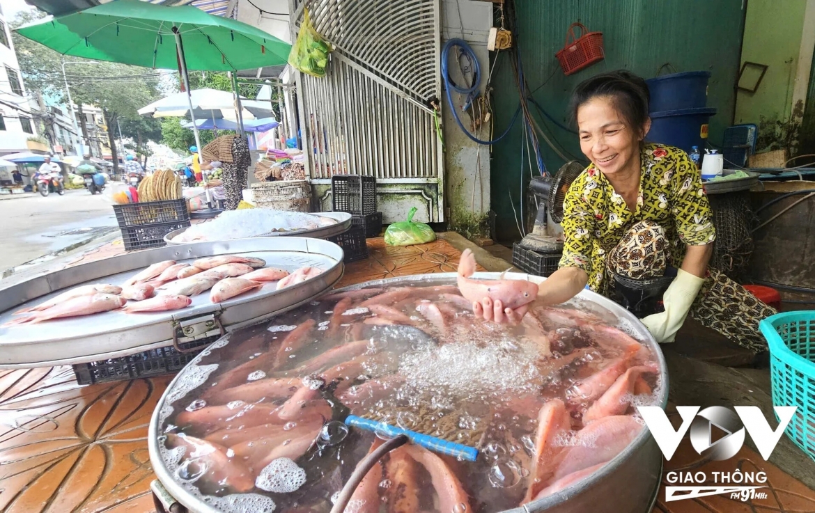 ghe cho dau moi tan an, kham pha mien tay khi pho len den hinh anh 2