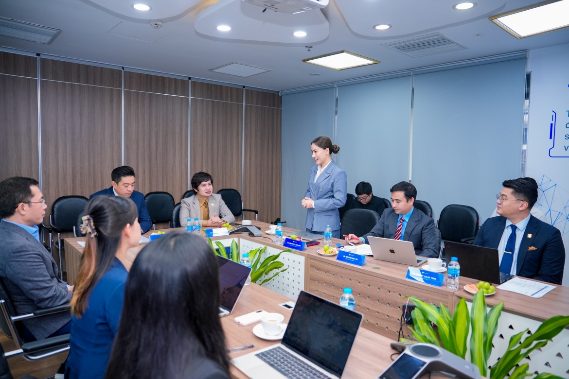 meey group hop tac voi christensen advisory nang cao nang luc tiep can thi truong hinh anh 2
