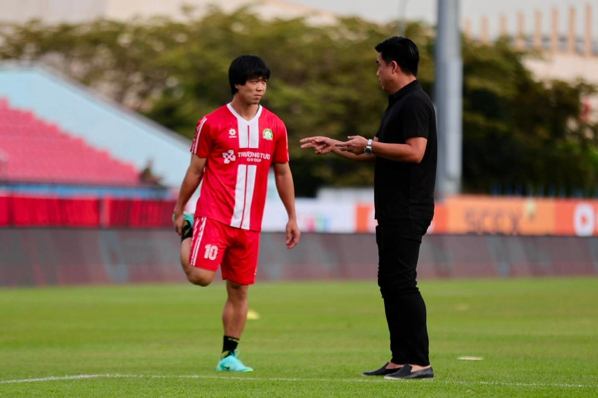 cong phuong tai xuat o v-league trong vai tro moi la hinh anh 1