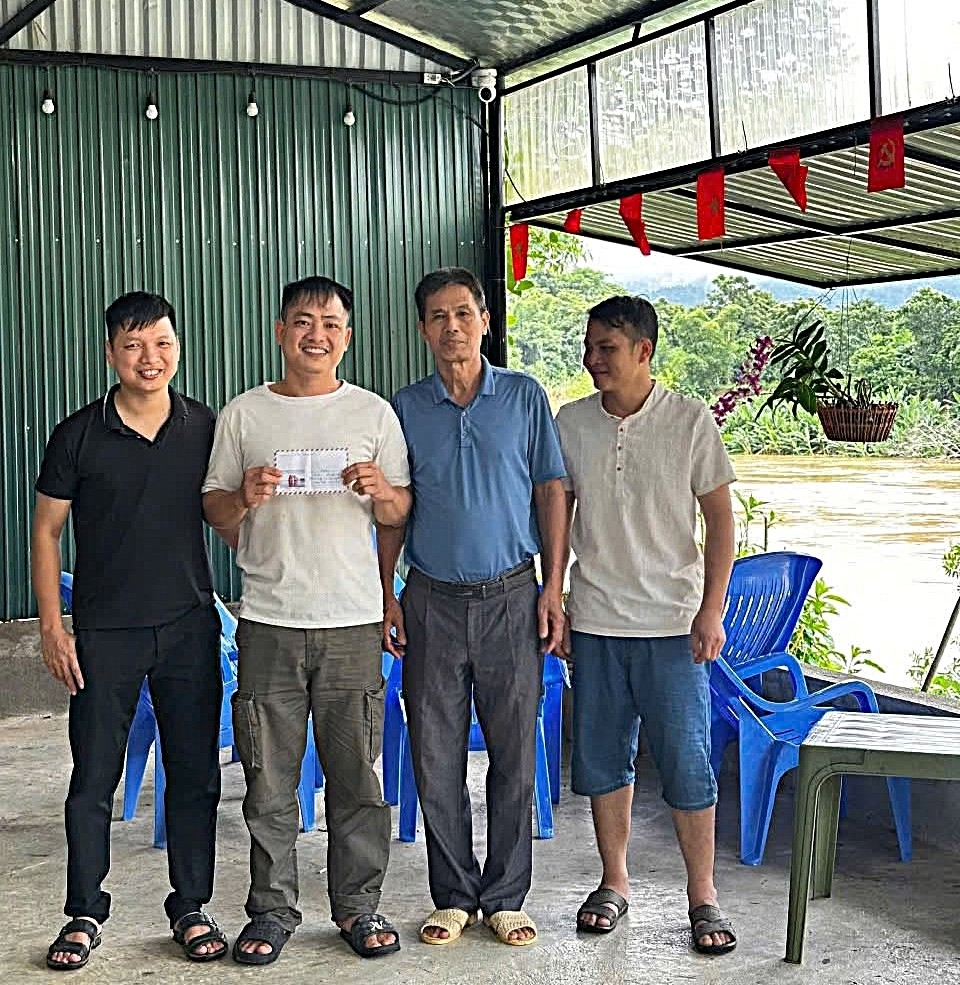 chu quan ca phe lao xuong dong lu cuu nguoi phu nu o nghe an hinh anh 1