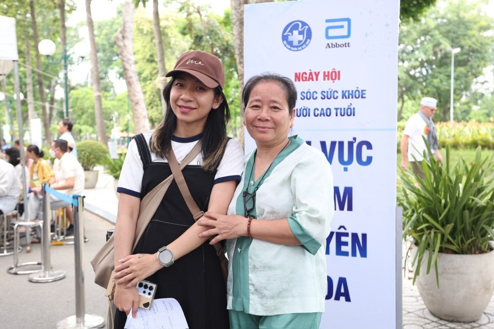 abbott dong hanh giup nguoi cao tuoi song khoe manh va chu dong hon hinh anh 2