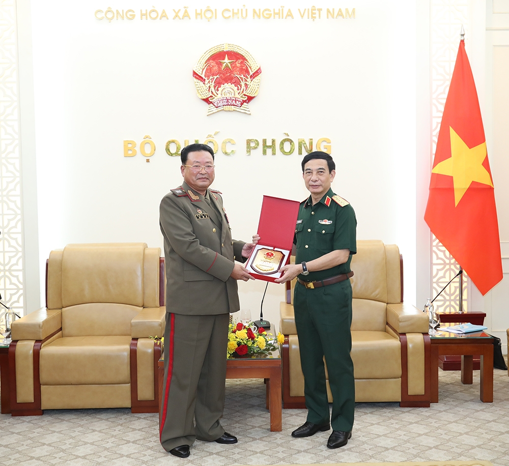 Đại tướng phan văn giang tiếp thứ trưởng bộ quốc phòng triều tiên hình ảnh 3 Dai tuong phan van giang tiep thu truong bo quoc phong trieu tien hinh anh 3