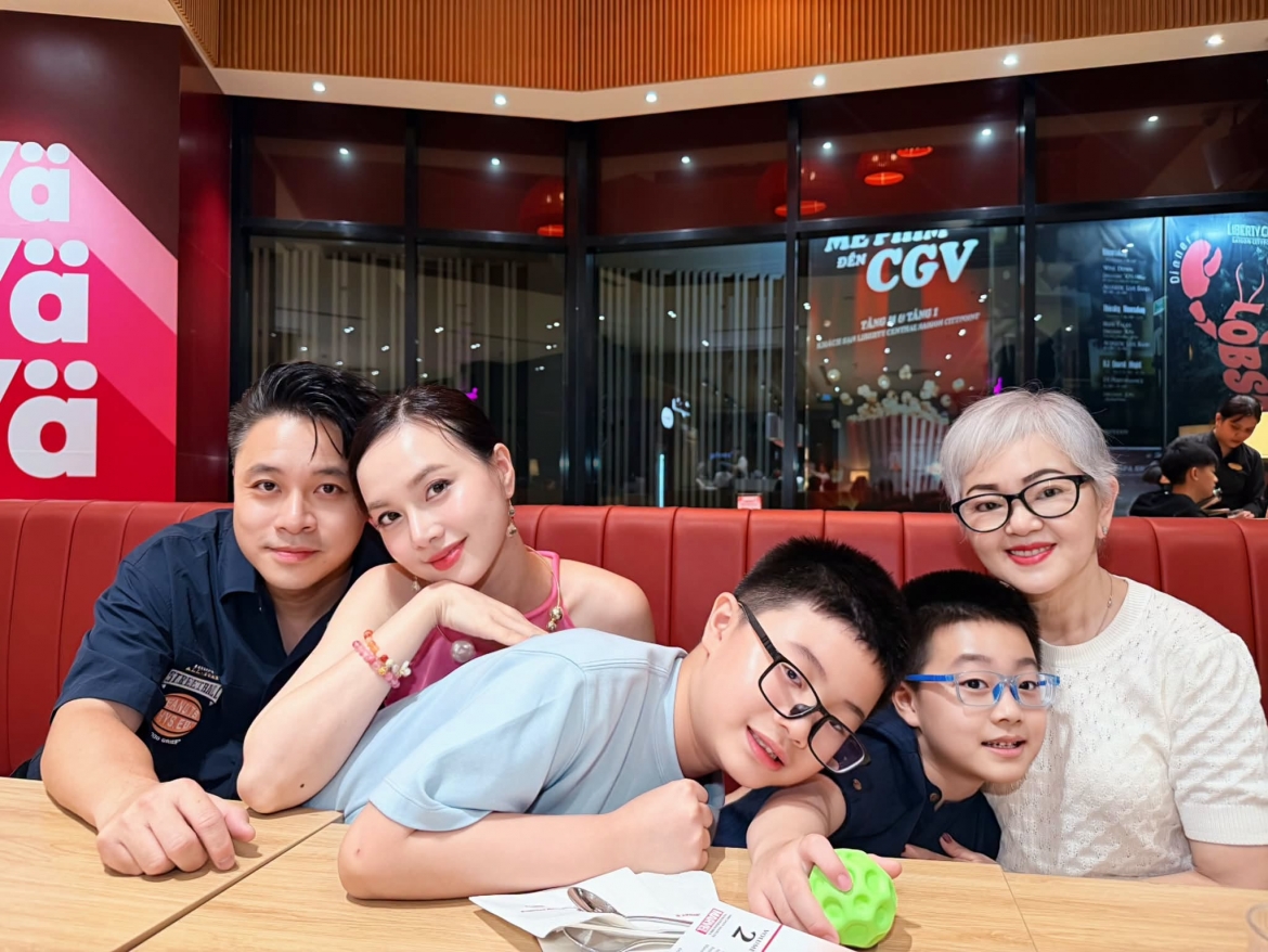 sao viet 26 9 ngoc trinh don tuoi moi, ho ngoc ha khoe visual cuon hut hinh anh 12