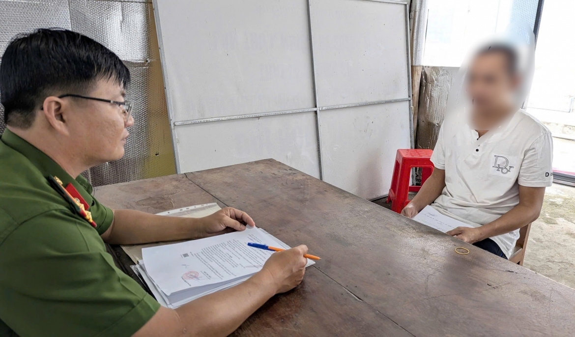 cong an an giang khoi to doi tuong xam hai be gai hinh anh 1