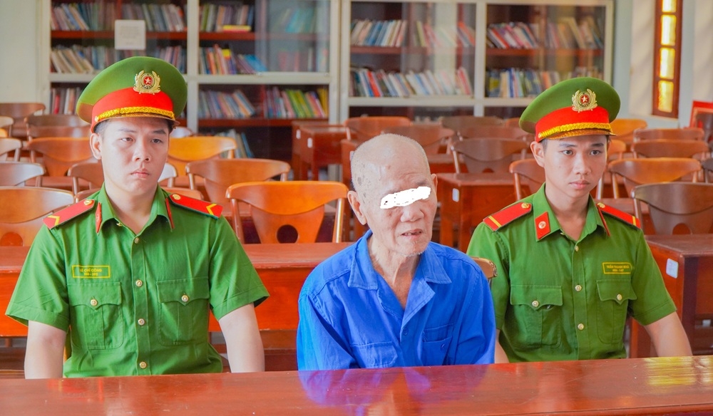 cong an vinh long bat doi tuong truy na dac biet nguy hiem sau 30 nam lan tron hinh anh 1