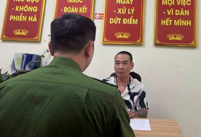 tam giu hinh su doi tuong say xin, dap nat hai guong xe o to tai ha noi hinh anh 1
