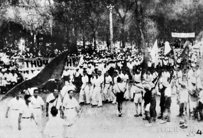 tu khau hieu pha kho thoc den mua thu lich su 1945 the tran long dan hinh anh 2