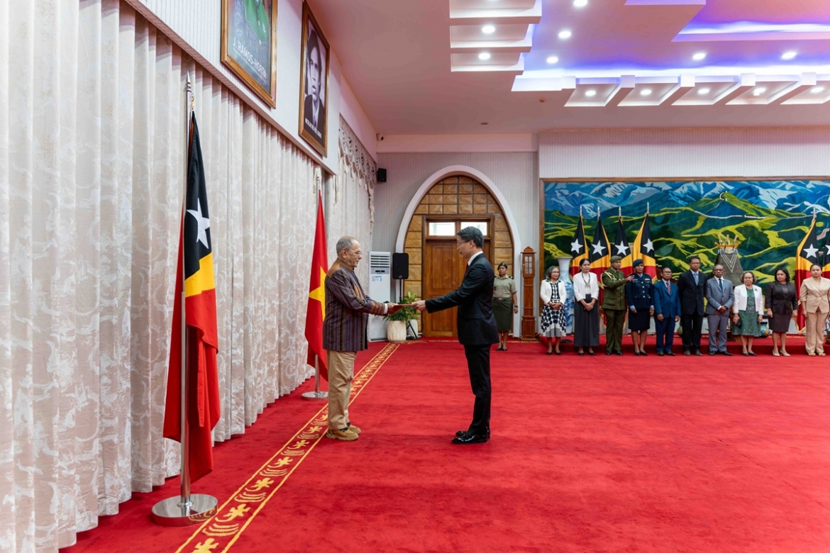 Dai su pham binh Dam trinh quoc thu len tong thong timor-leste hinh anh 1