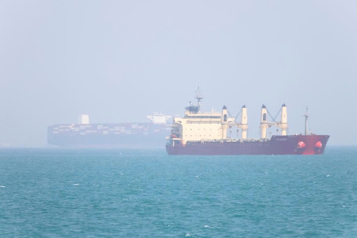 iran tuyen bo tan cong 6 tau tai eo hormuz hinh anh 1