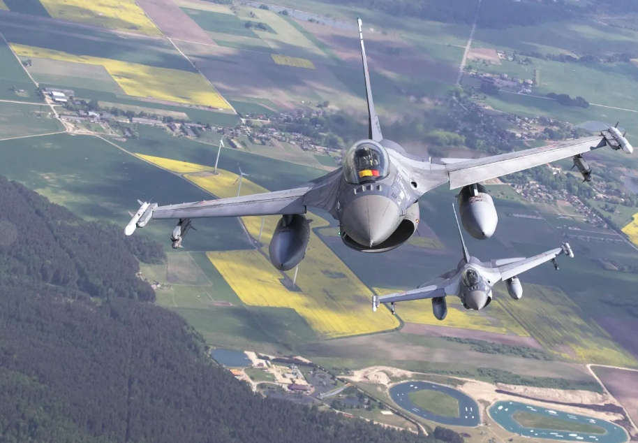 ukraine can ten lua, f-16 phai xung tran bang phao 20 mm hinh anh 1