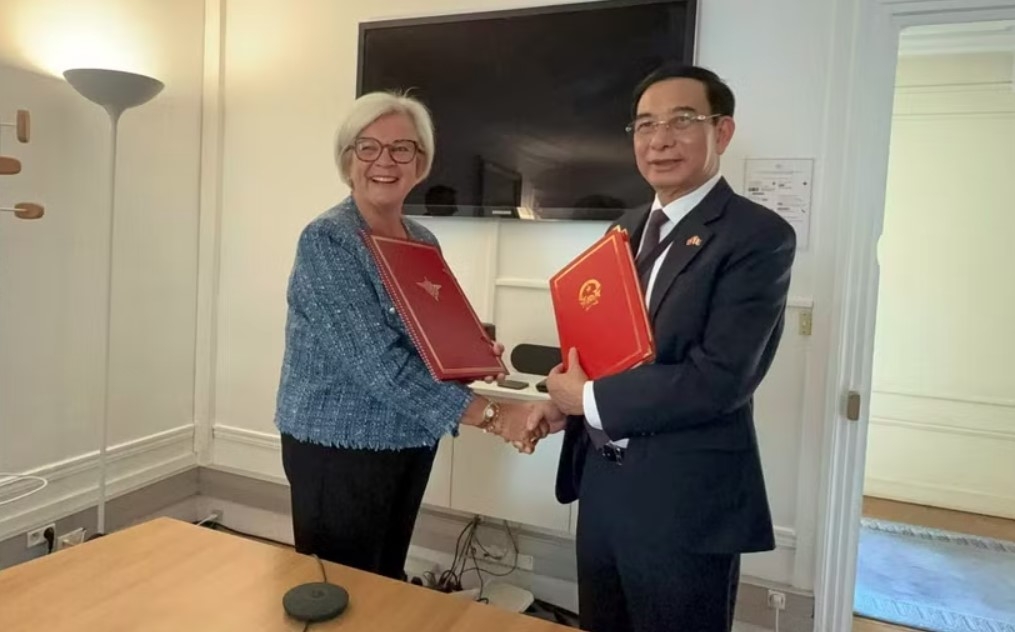 vietnam, france seek to deepen defence cooperation picture 1