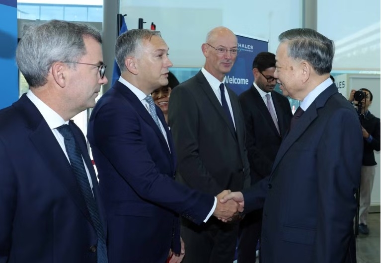 top leader visits french atomic energy commission and thales technology center picture 2