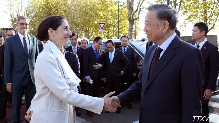 top leader visits french atomic energy commission and thales technology center picture 1