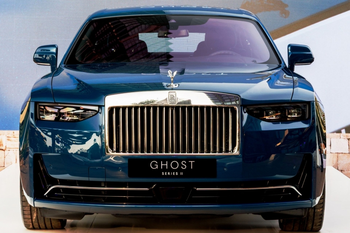 rolls-royce dong loat tang gia tai viet nam, phantom extended vuot 62 ty dong hinh anh 4