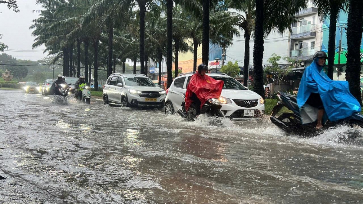 Từ 19 giờ hôm nay, TP.HCM có thể mưa rất to, cảnh báo ngập vùng trũng thấp