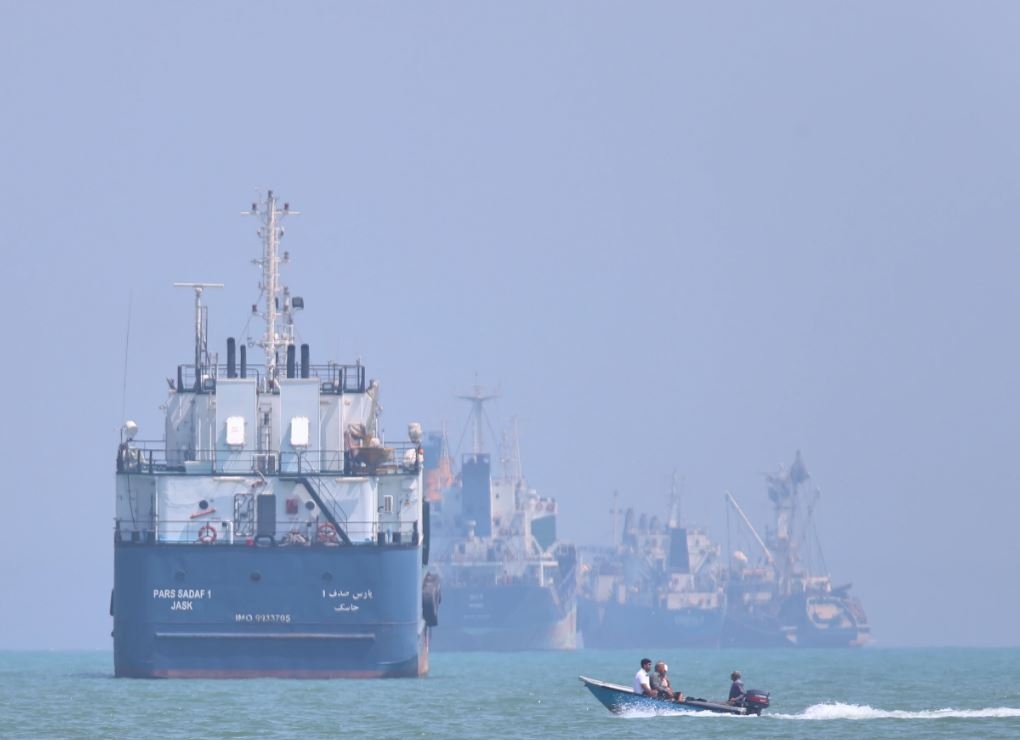 oman va iraq cam bay voi iran, italy hoi thuc mo lai eo hormuz hinh anh 1