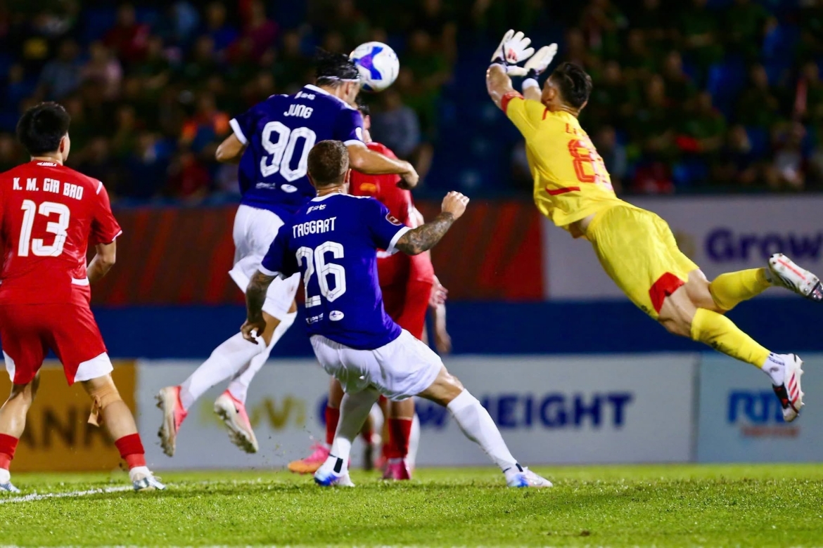ket qua v-league hom nay 5 9 ha noi fc thua clb ca tp.hcm, ninh binh thang dam hinh anh 1