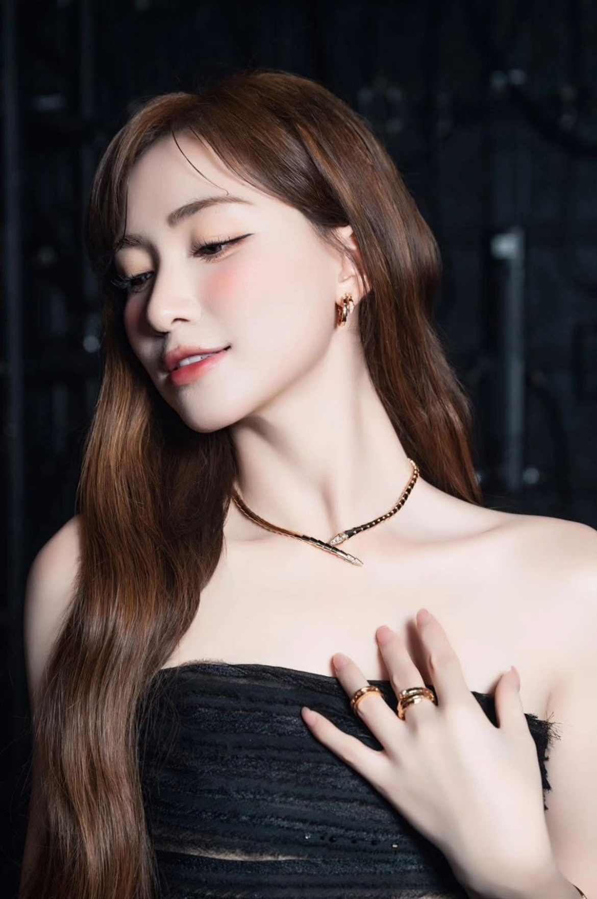 sao viet 1-9 toc tien noi co mac ao khoet nguc vi so thich ca nhan hinh anh 8