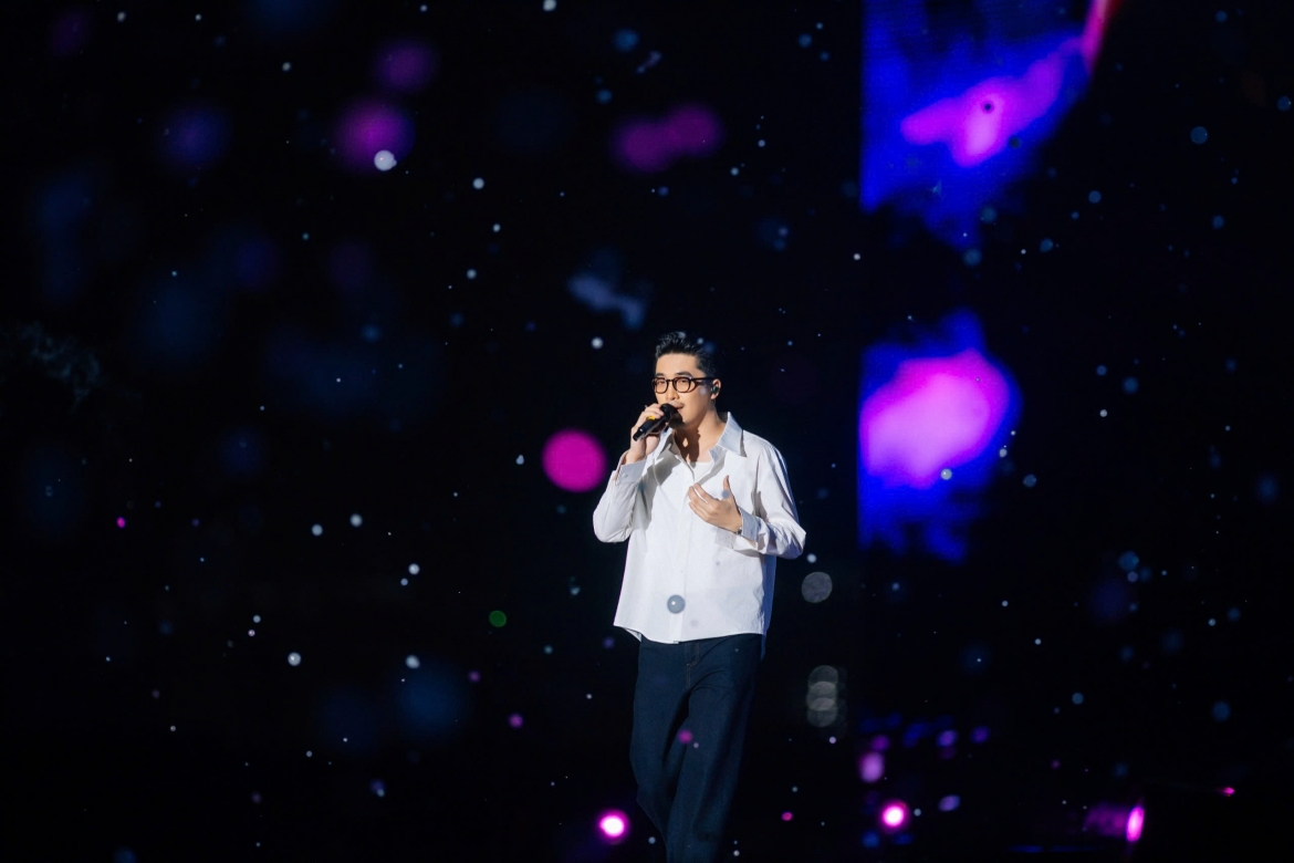 khan gia vo oa truoc dac san cau hon tai concert 11.000 nguoi cua hoang dung hinh anh 11