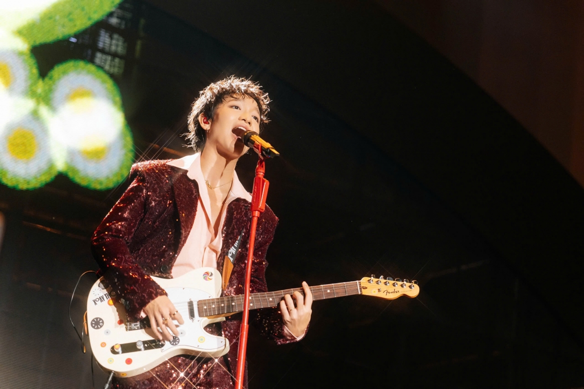 khan gia vo oa truoc dac san cau hon tai concert 11.000 nguoi cua hoang dung hinh anh 2