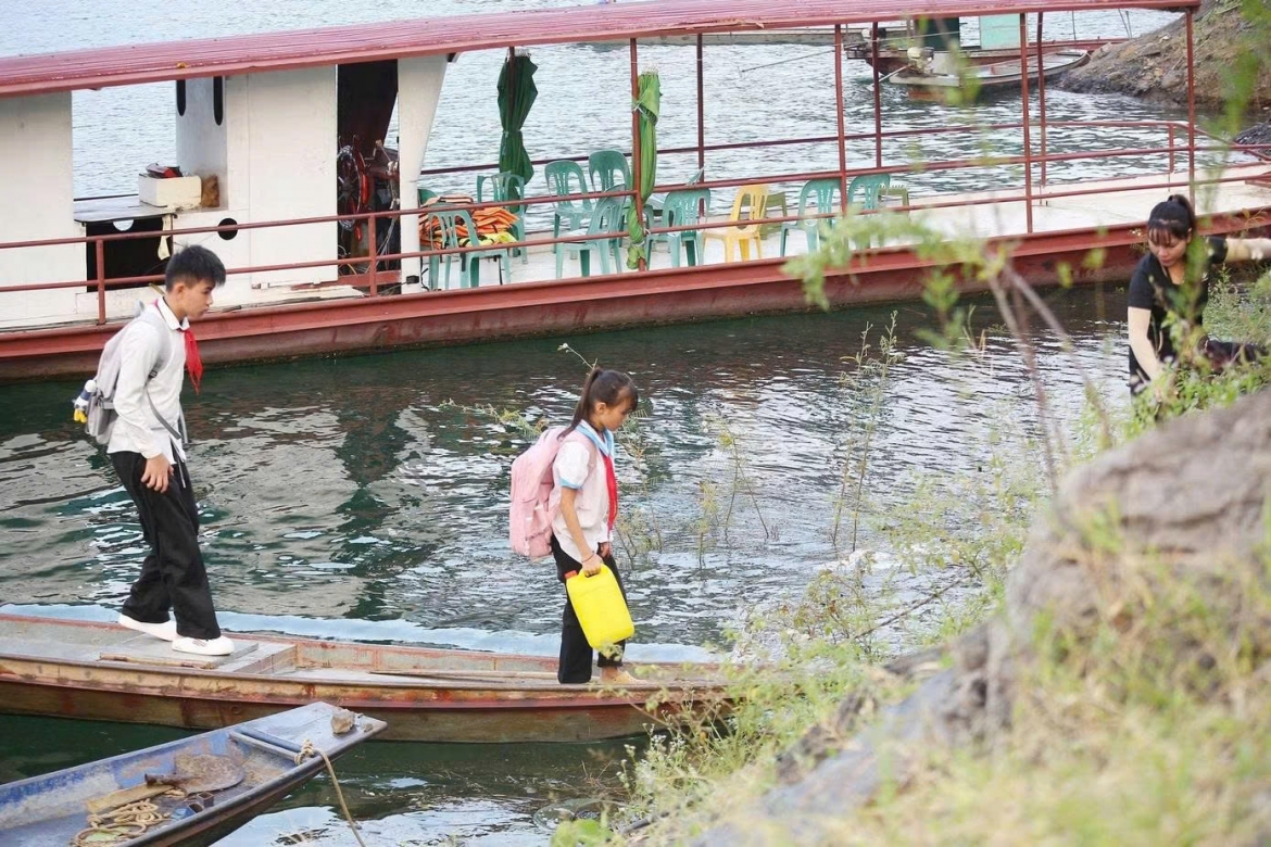khong de hoc sinh phai nghi hoc, bo hoc vi dieu kien giao thong, di lai kho khan hinh anh 1