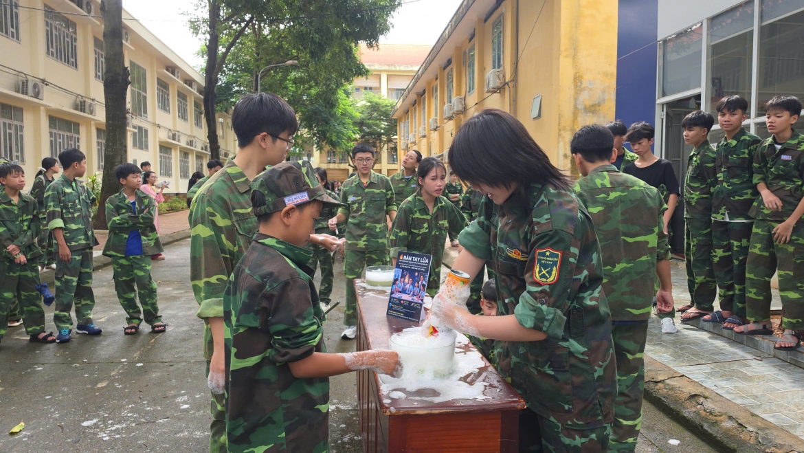 hoc sinh ca nuoc han hoan trong le khai giang nam hoc moi 2026-2027 hinh anh 327