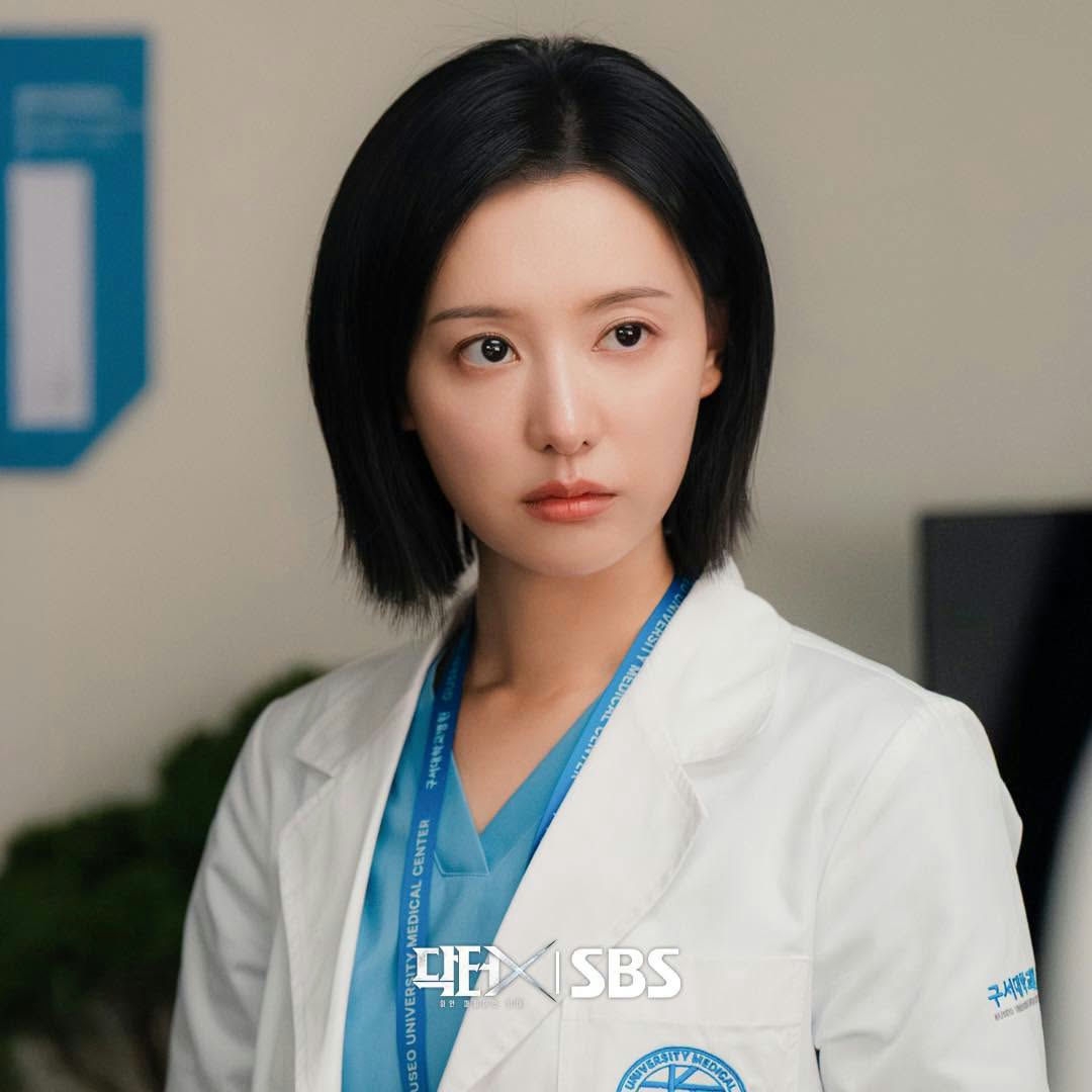kim ji won gay soc voi dien mao moi sau nu hoang nuoc mat hinh anh 2