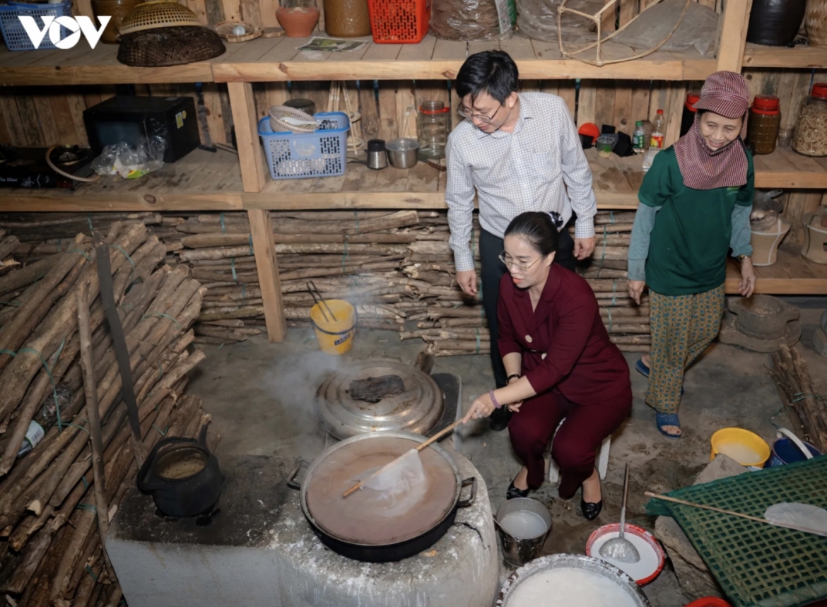 distinctive independence market showcases local culture in da nang picture 1