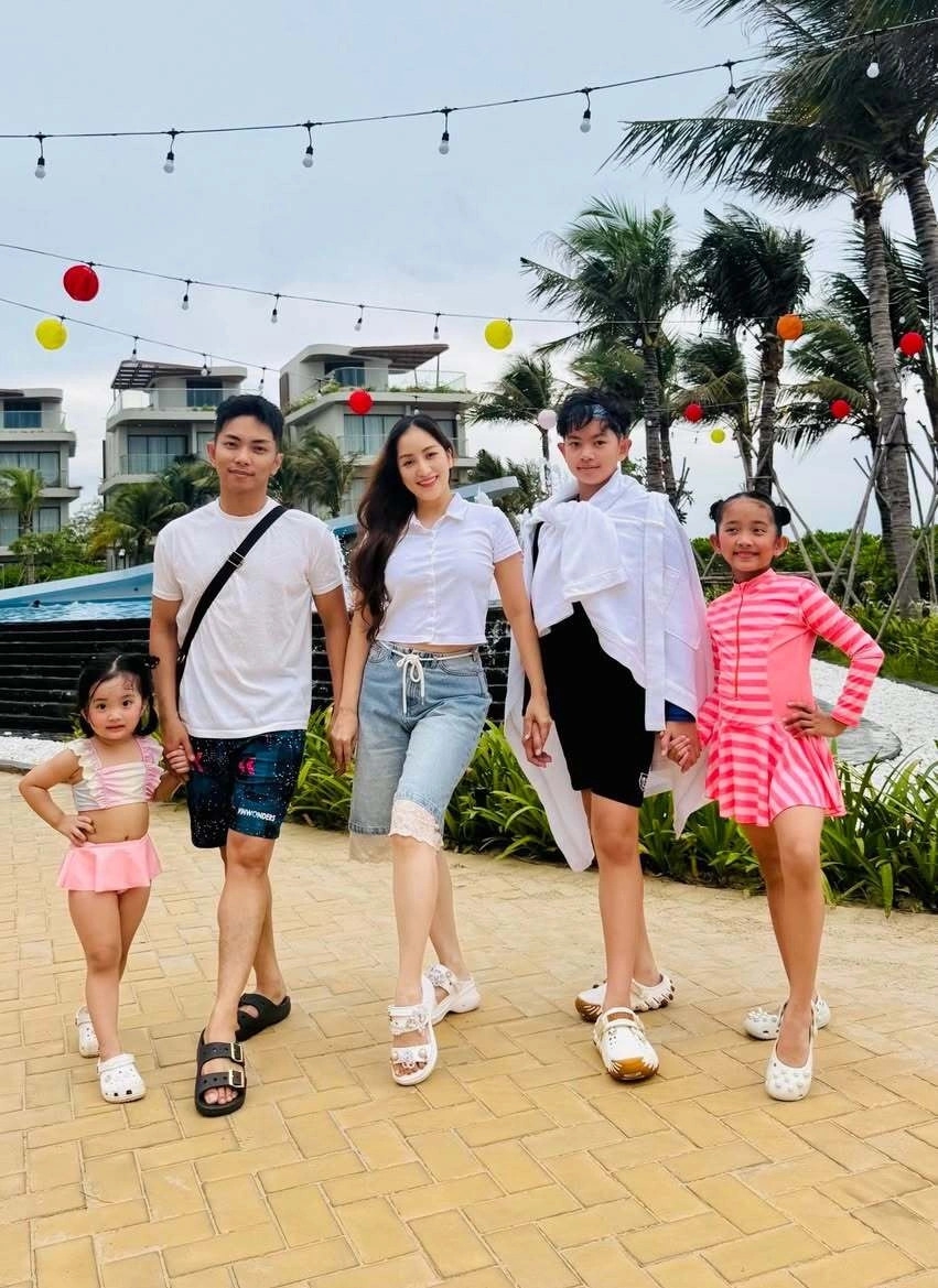 sao viet 2-9 hoa minzy hoa gai ban , thanh son don tuoi 35 hinh anh 8